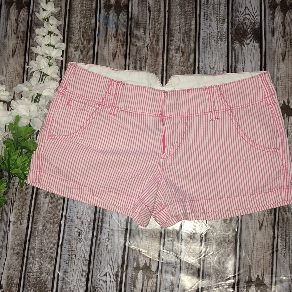 🌴ROXY:PINK & WHITE PINSTRIPED LINEN SHORTS-SIZE-9